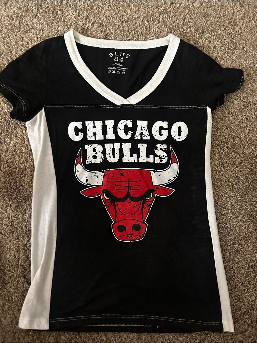 Blue 84 Chicago Bulls V-Neck Tee - Black, White & Red